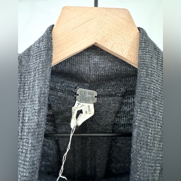 We The Free Long Sleeve Split Back Relaxed Fit Turtleneck Top Gray Size XS - Picture 5 of 6